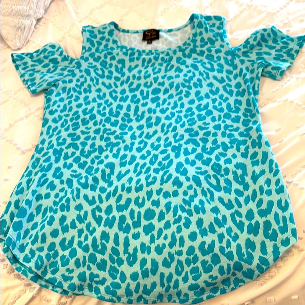 Serena Williams cold shoulder top.